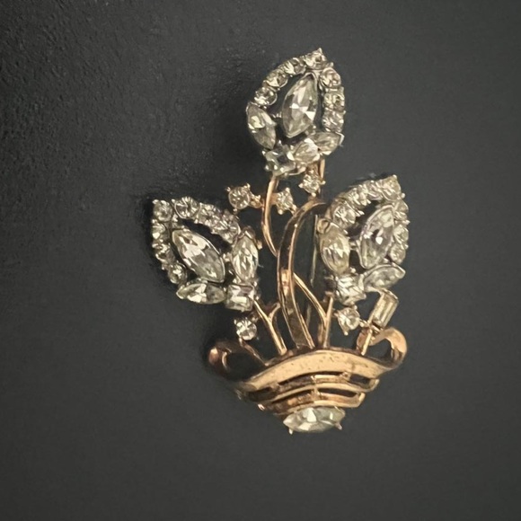 CROWN TRIFARI Vtg ALFRED PHILIPPE Clear Rhinestone Flower Basket Brooch - Picture 3 of 6